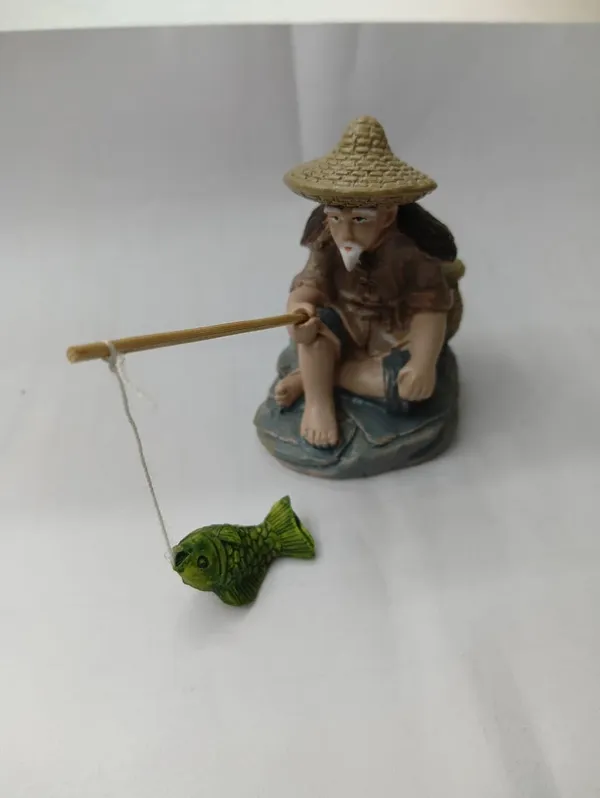 Multicolor_Asper_Description_Fisherman_Resin_Figurine