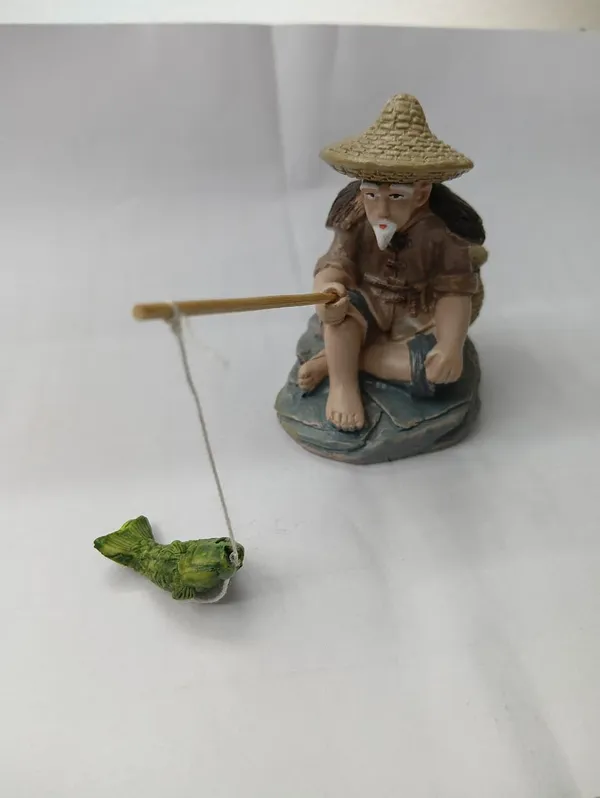 Multicolor_Asper_Description_Fisherman_Resin_Figurine