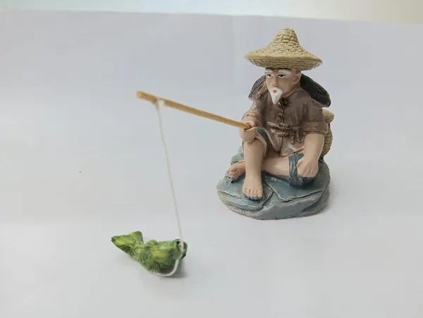 Multicolor_Asper_Description_Fisherman_Resin_Figurine