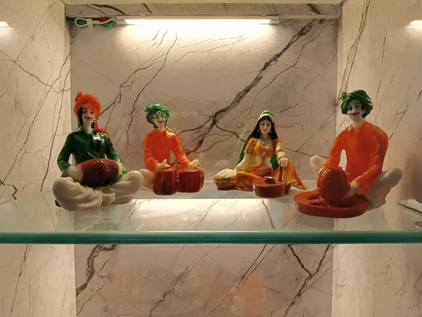 Multicolor_Rajasthani_Musician_And_Village_Lady_Figurine_Set