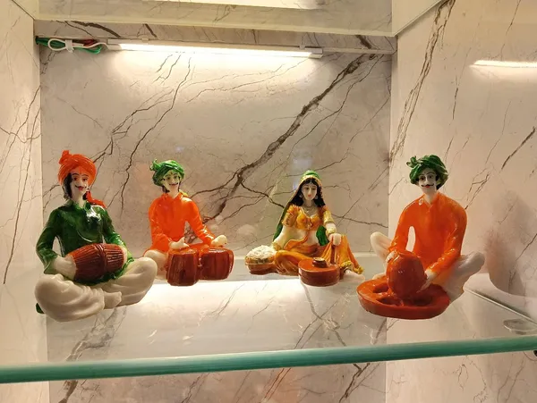 Multicolor_Rajasthani_Musician_And_Village_Lady_Figurine_Set