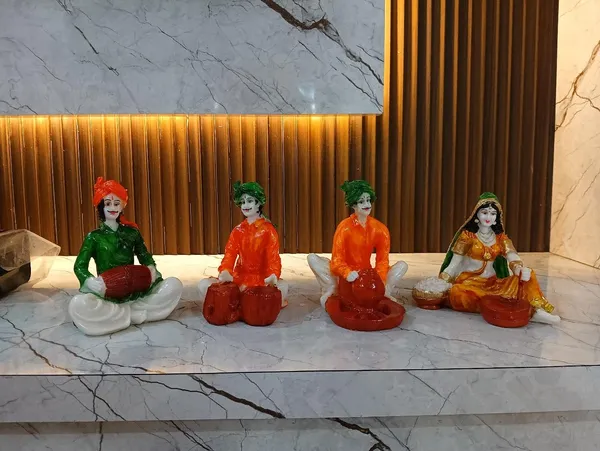 Multicolor_Rajasthani_Musician_And_Village_Lady_Figurine_Set