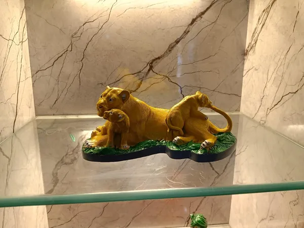 White_Lion_With_Cubs_Family_Showpiece