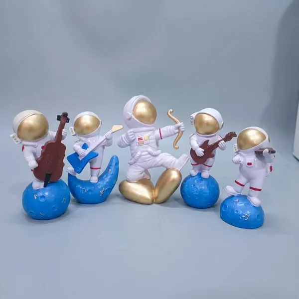 Multicolor_Astronaut_Musician_Figurines