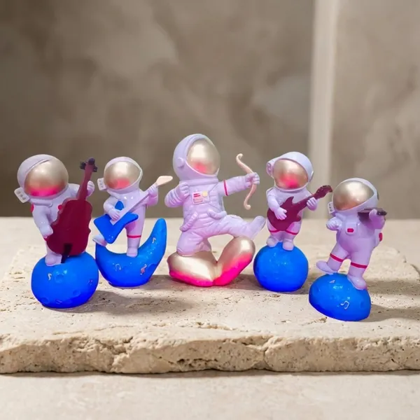 Multicolor_Astronaut_Musician_Figurines