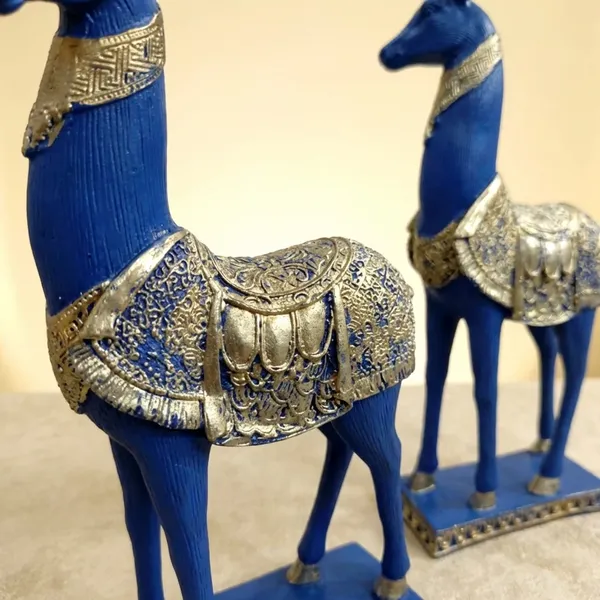 Multicolor_Resin_Reindeer_Figurine