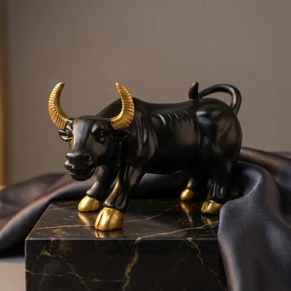 Multicolor_Resin_Bull_Figurine