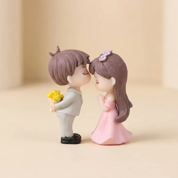 Multicolor_Kissing_Couple_On_Bench_Resin_Showpiece