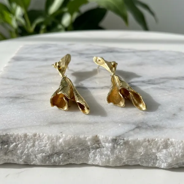 Modern_Sculptural_Gold-Tone_Drop_Earrings