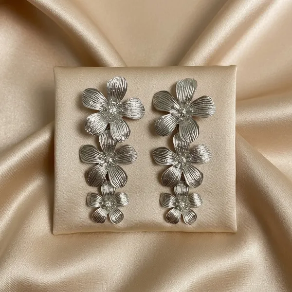 Shimmering_Triple_Blossom_Earrings