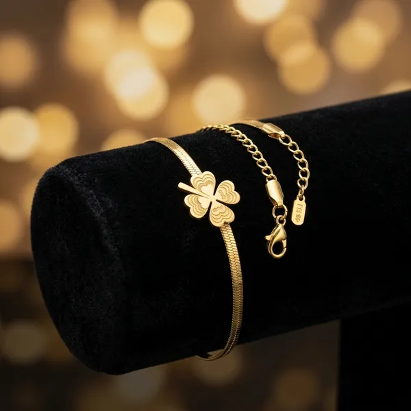 Luxe_Gold_Four-Leaf_Clover_Herringbone_Bracelet