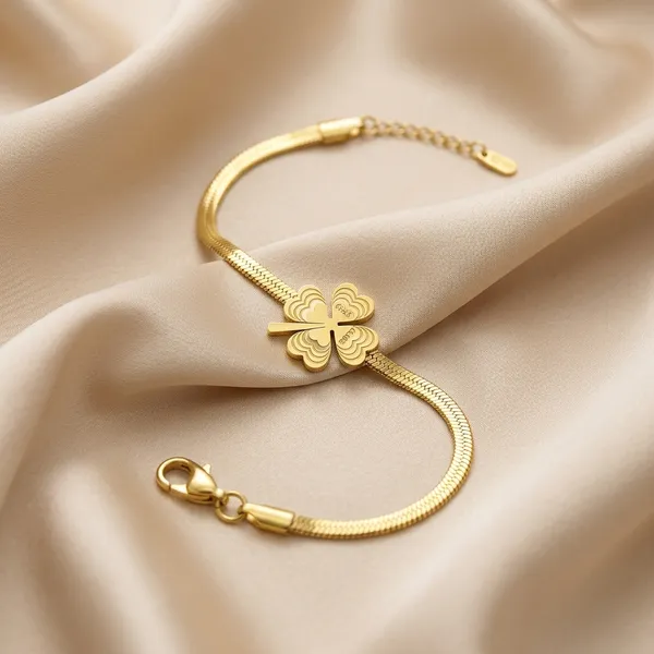 Luxe_Gold_Four-Leaf_Clover_Herringbone_Bracelet