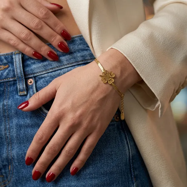 Luxe_Gold_Four-Leaf_Clover_Herringbone_Bracelet