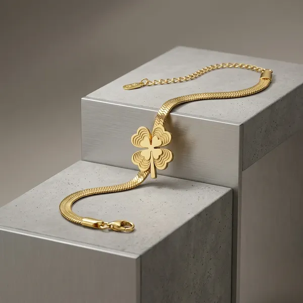 Luxe_Gold_Four-Leaf_Clover_Herringbone_Bracelet