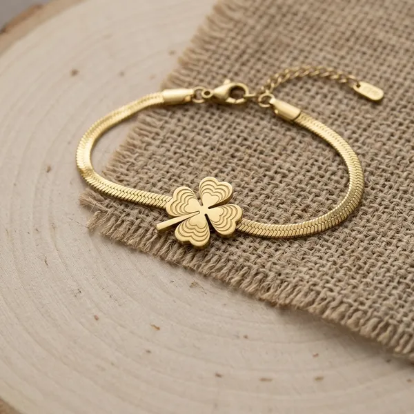 Luxe_Gold_Four-Leaf_Clover_Herringbone_Bracelet
