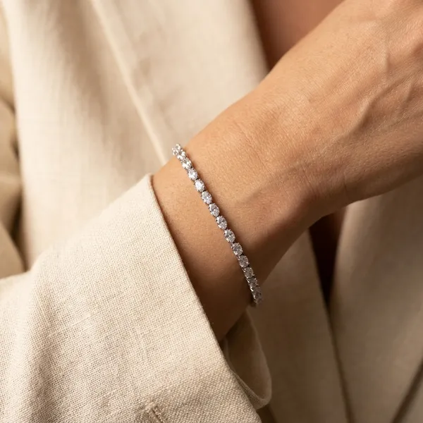 Sparkling_Silver-Tone_Cubic_Zirconia_Tennis_Bracelet