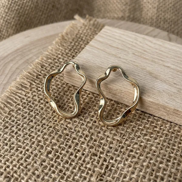Sculptural_Gold_Abstract_Earrings