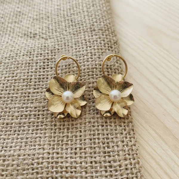 Golden_Bloom_Pearl_Drop_Hoop_Earrings
