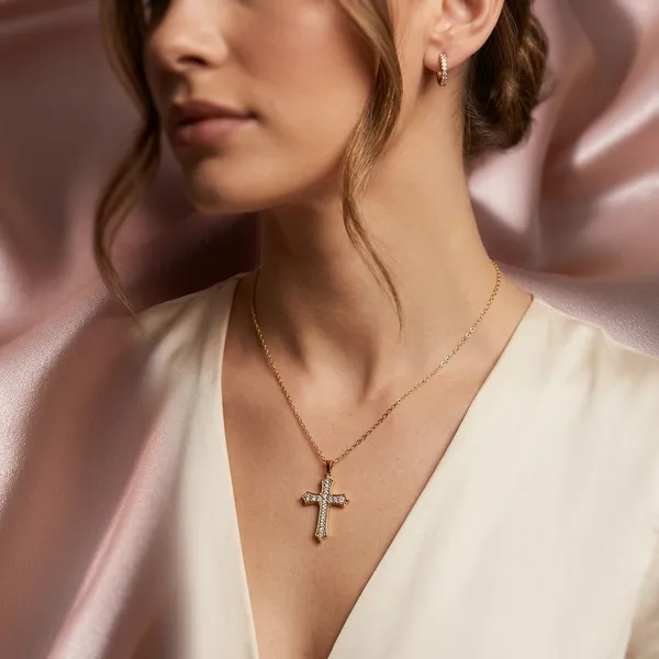 Divine_Radiance_Cross_Necklace