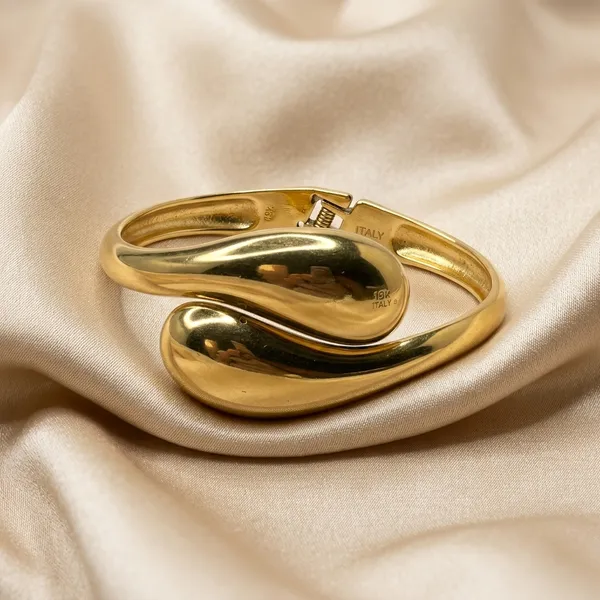 Golden_Sculptural_Teardrop_Bracelet