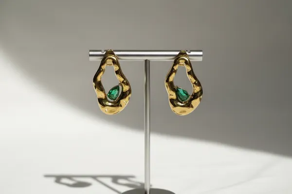 Emerald_Green_Organic_Wavy_Gold_Earrings_-_Anti-Tarnish_Modern_Jewelry