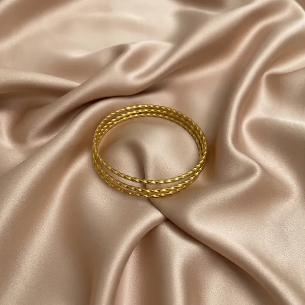 Elegant_Twisted_Bangle_Bracelet