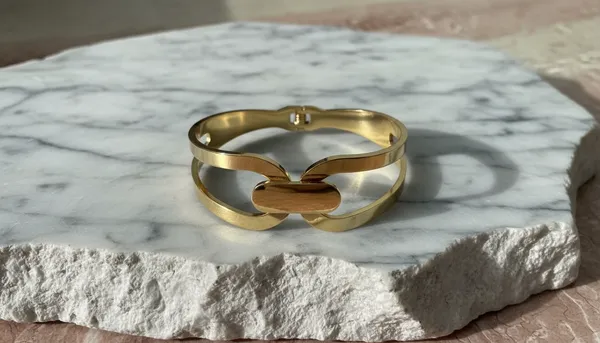 Elegant_Minimalist_18K_Gold_Plated_Anti-Tarnish_Double_Band_Bangle