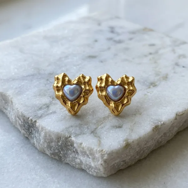 Vintage-Inspired_Textured_Gold_And_Pearl_Heart_Stud_Earrings