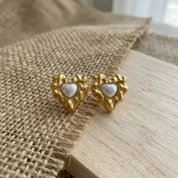 Vintage-Inspired_Textured_Gold_And_Pearl_Heart_Stud_Earrings