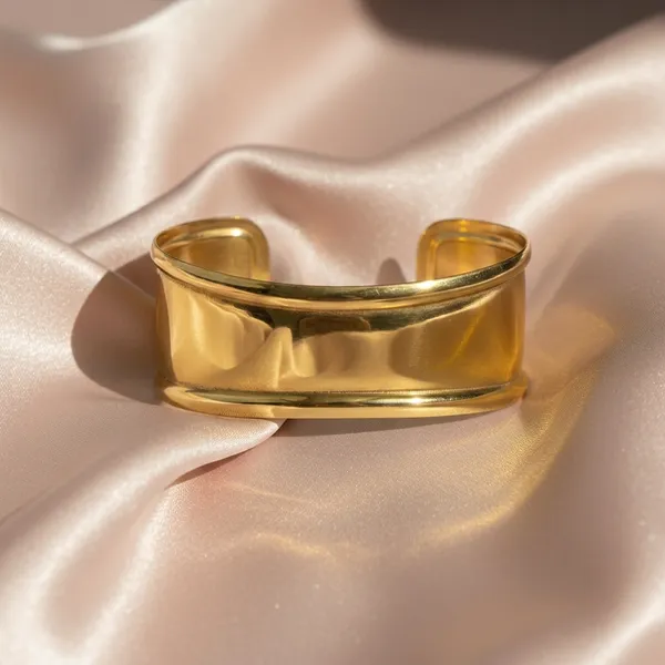 Luxe_Sculptural_Gold_Cuff