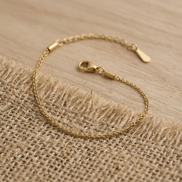 Minimalist_14K_Gold_Tone_Box_Chain_Bracelet