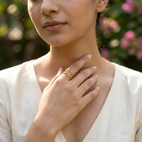 Elegant_Geometric_Gold_Ring