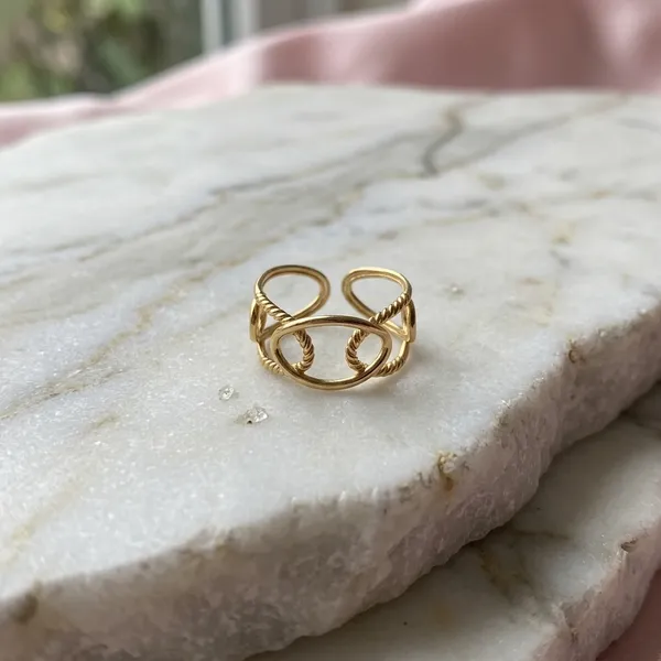 Elegant_Geometric_Gold_Ring