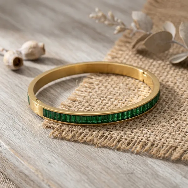 Emerald_Radiant_Gold_Bracelet
