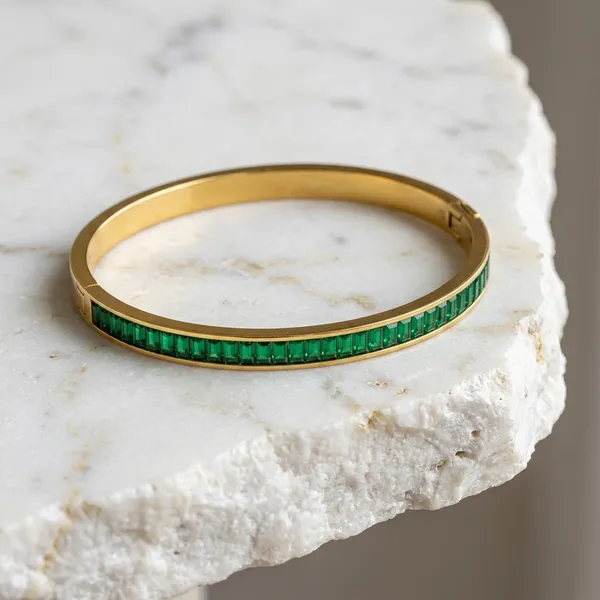 Emerald_Radiant_Gold_Bracelet