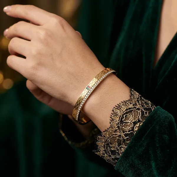 Luxe_Patterned_Gold_Bracelet