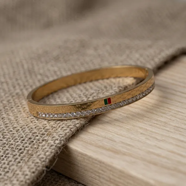 Luxe_Patterned_Gold_Bracelet