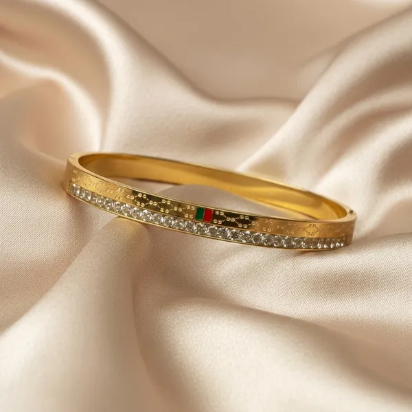 Luxe_Patterned_Gold_Bracelet