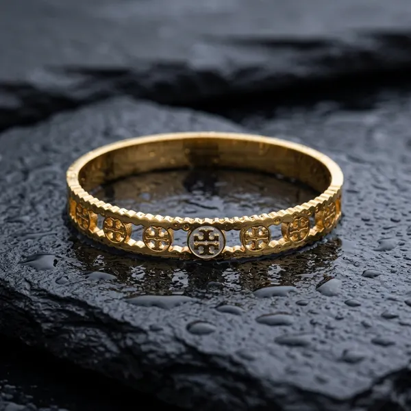 Elegant_Scalloped_Gold_Bangle_Bracelet
