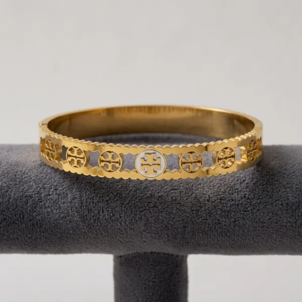 Elegant_Scalloped_Gold_Bangle_Bracelet
