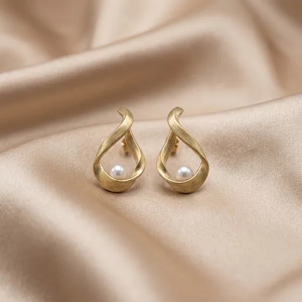 Vintage_Swirl_Gold-Tone_Pearl_Drop_Earrings
