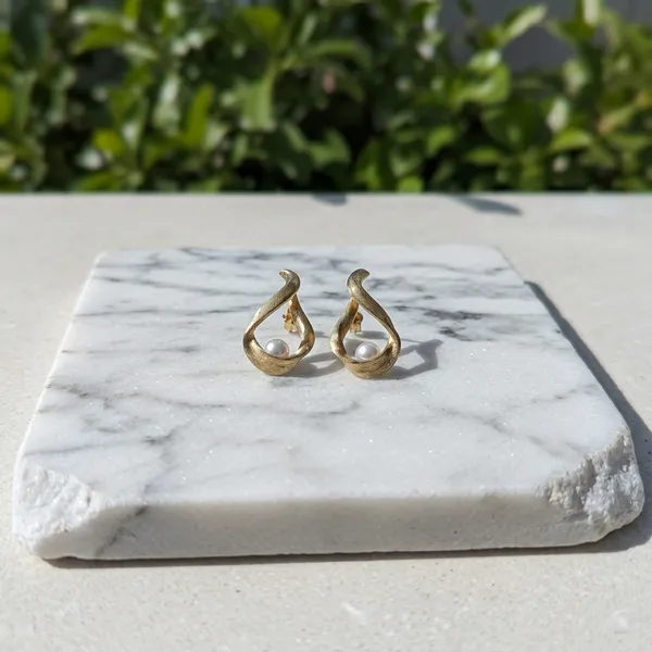 Vintage_Swirl_Gold-Tone_Pearl_Drop_Earrings