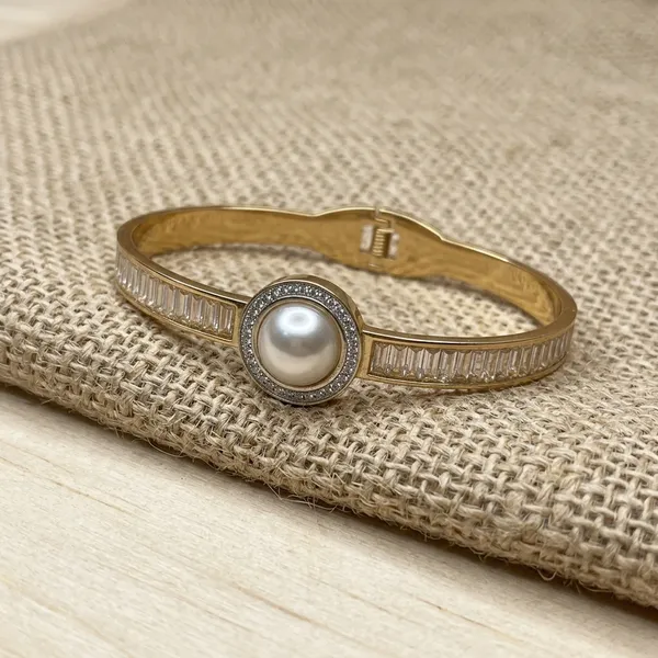 Luxe_Pearl_Bangle_Bracelet