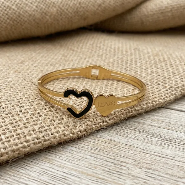 Golden_Love_Heart_Bracelet