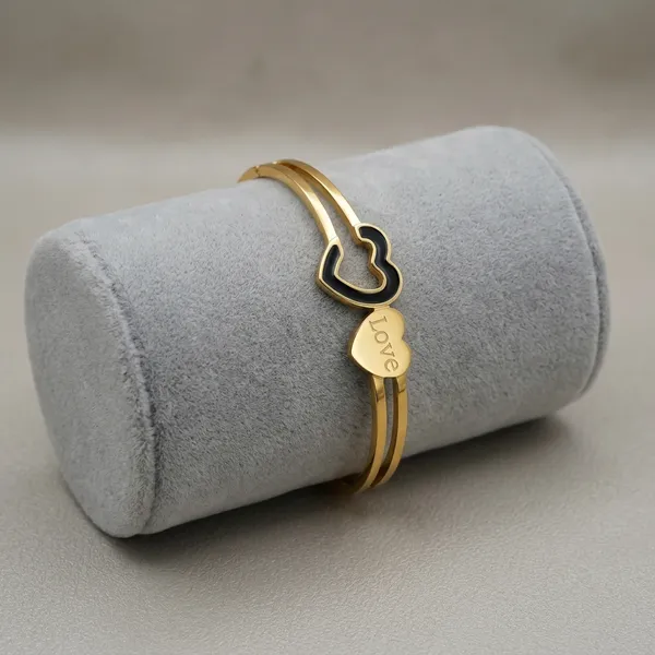 Golden_Love_Heart_Bracelet