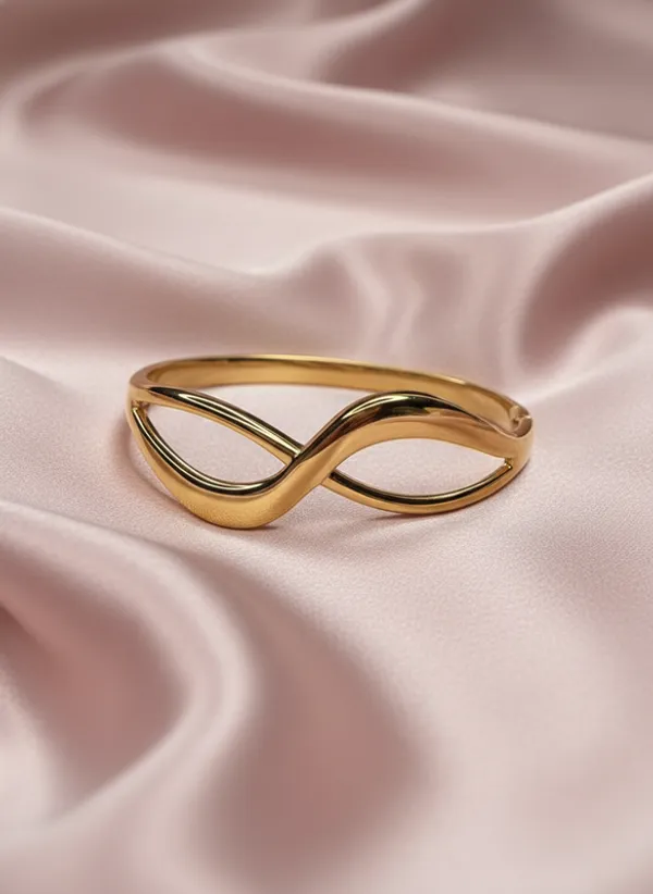 Sculptural_Infinity_Gold_Bracelet