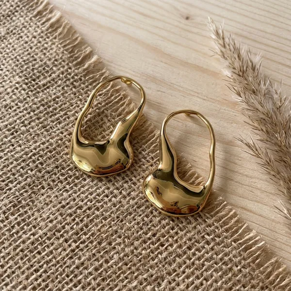 Aura_Sculptural_Molten_Gold_Drop_Earrings
