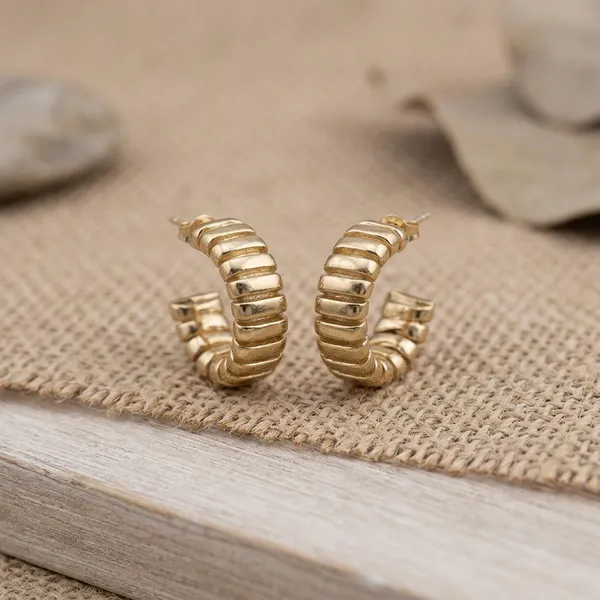 Golden_Ribbed_Hoop_Earrings