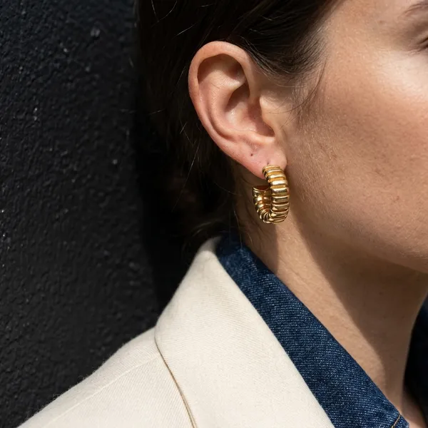 Golden_Ribbed_Hoop_Earrings