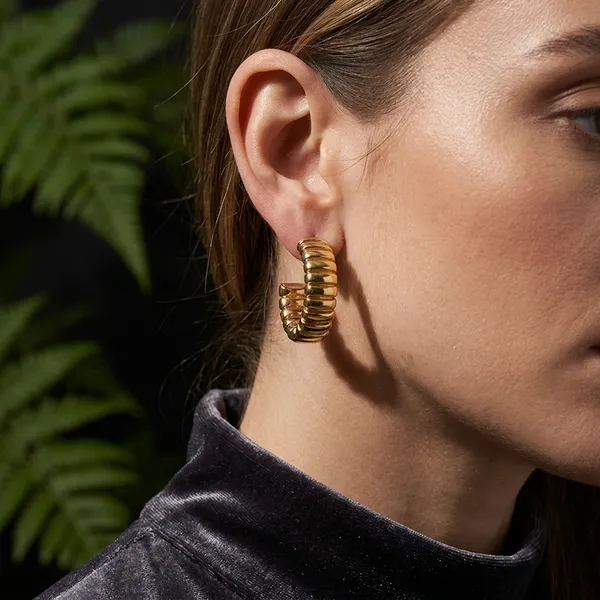 Golden_Ribbed_Hoop_Earrings